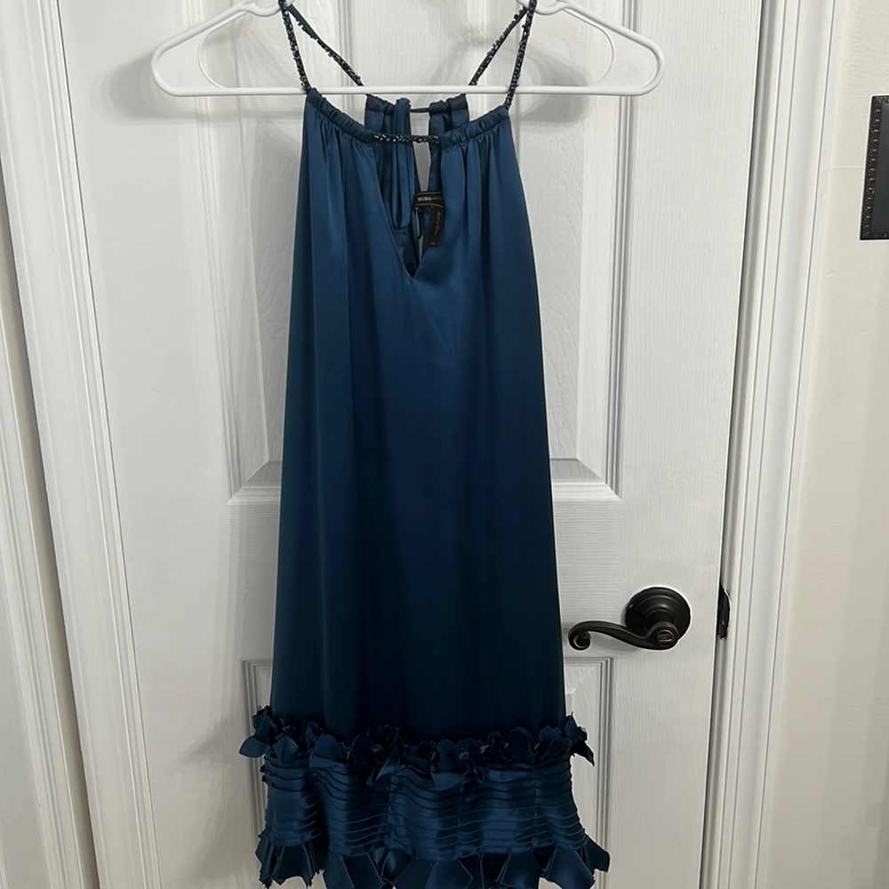 Vintage early 2000’s navy 100% silk BCBG ruffled cocktail dress like new.